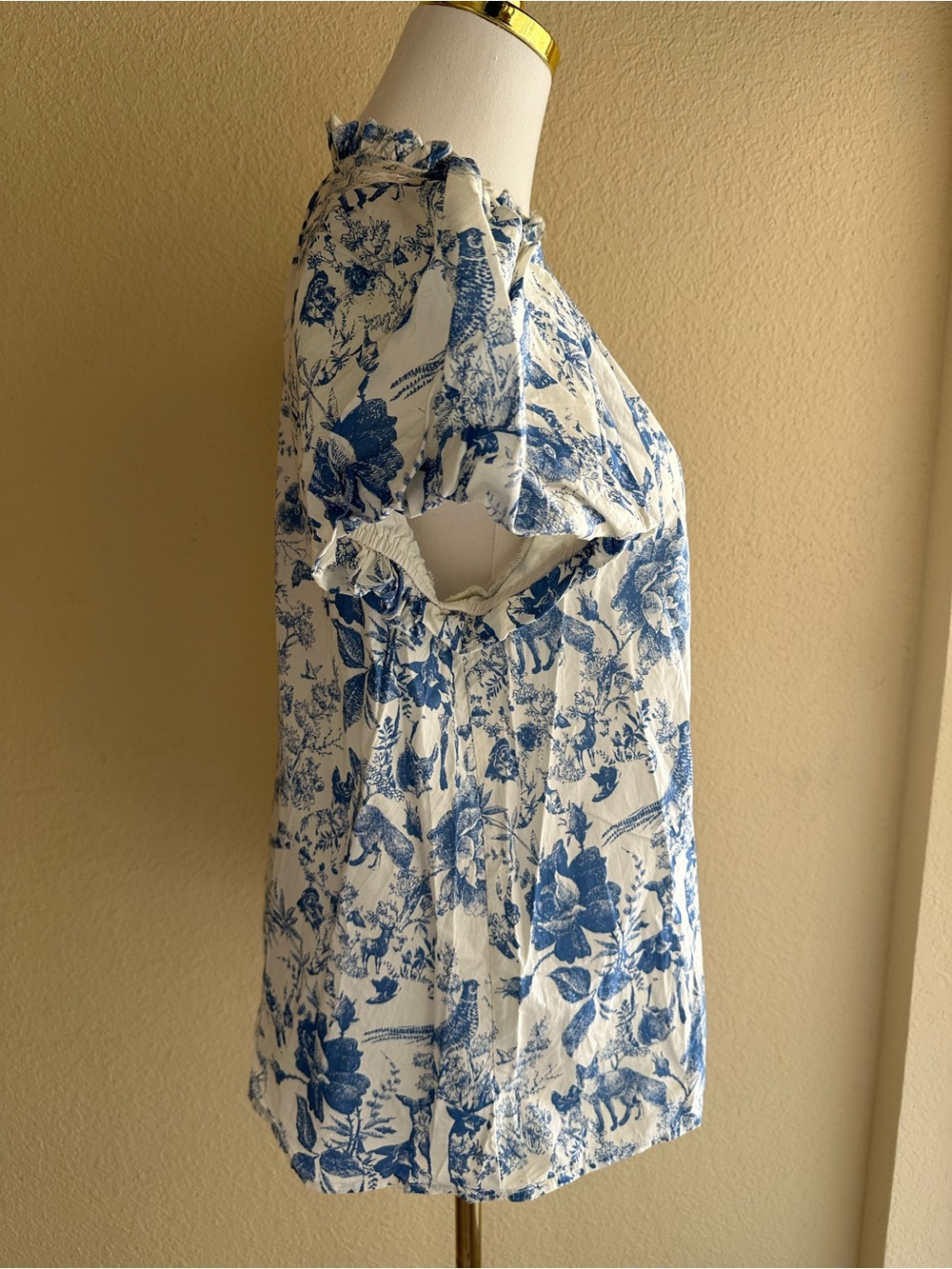 entro Blue & White Toile Puff Sleeve Blouse - Picture 2 of 10